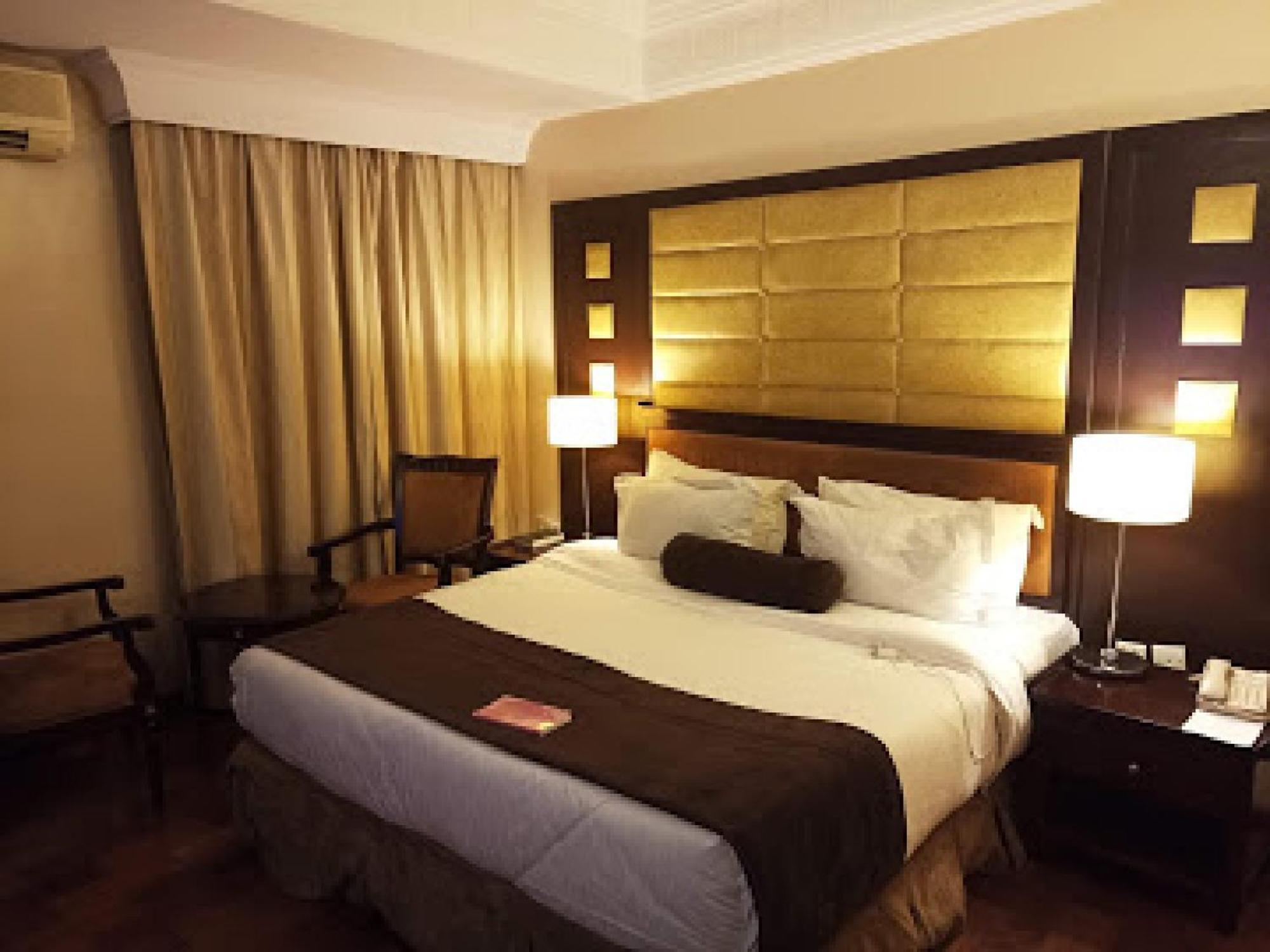 Room In Lodge - Owu Crown Hotel, Ибадан Экстерьер фото
